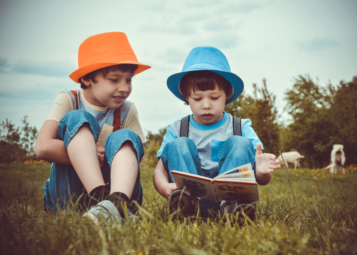 Enfants qui lisent